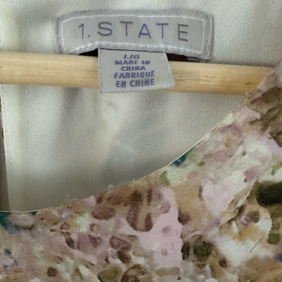 Sleeveless, pastel shell blouse , floral - Picture 3 of 4